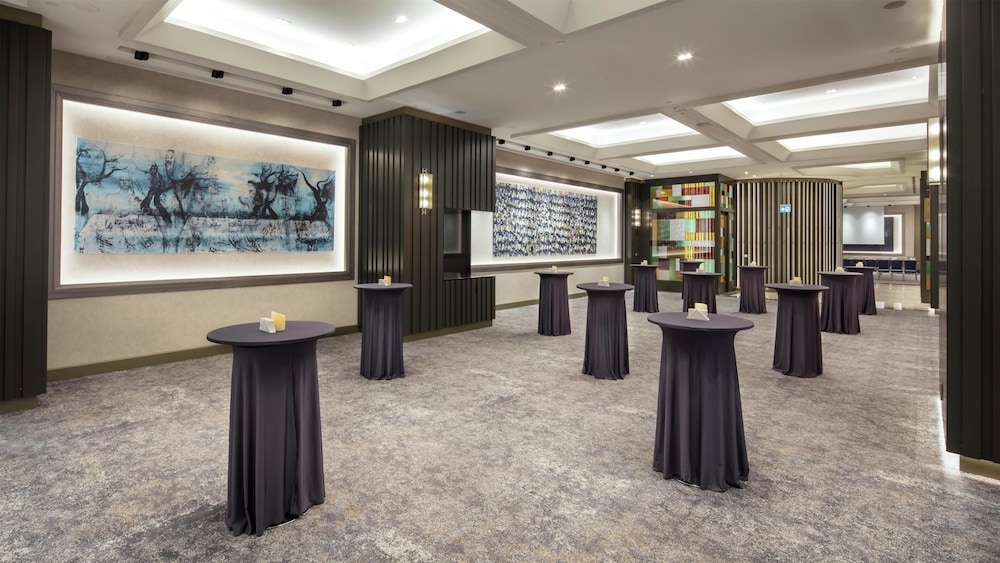 Hilton Istanbul Maslak — Restaurant & bars in Istanbul, Istanbul