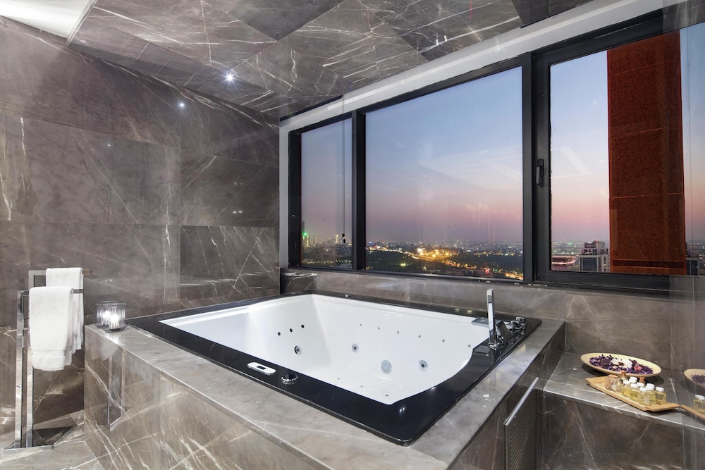 Hilton Istanbul Maslak — Hotel rooms in Istanbul, Istanbul