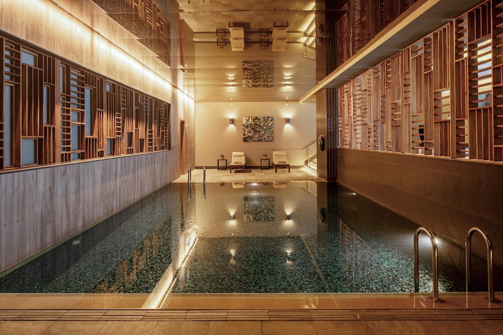 Hilton Istanbul Maslak — Swimming pool in Istanbul, Istanbul