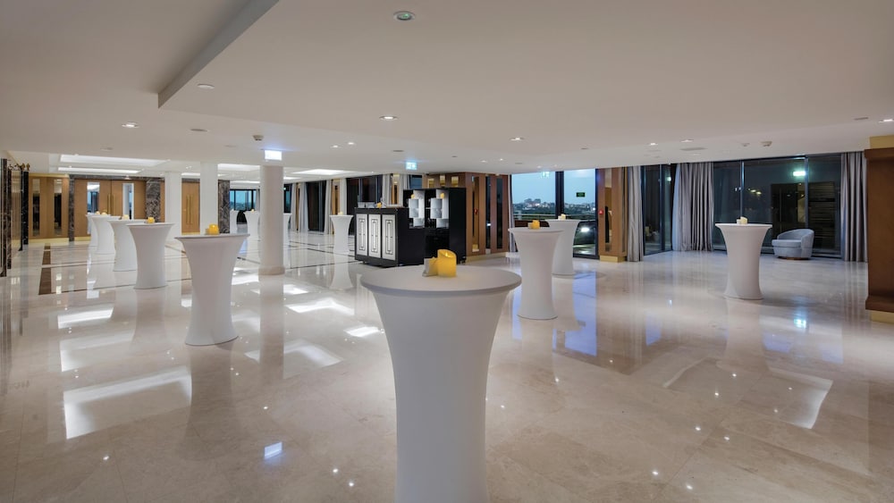 Hilton Istanbul Maslak — Restaurant & bars in Istanbul, Istanbul