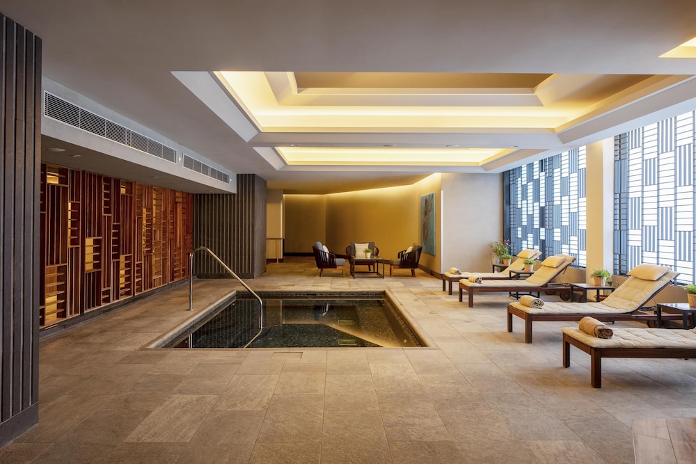 Hilton Istanbul Maslak — Swimming pool in Istanbul, Istanbul