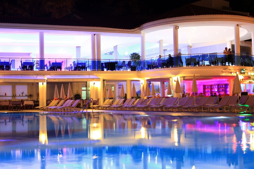 Montebello Resort & Spa – All Inclusive — Swimming pool in Fethiye, Mugla