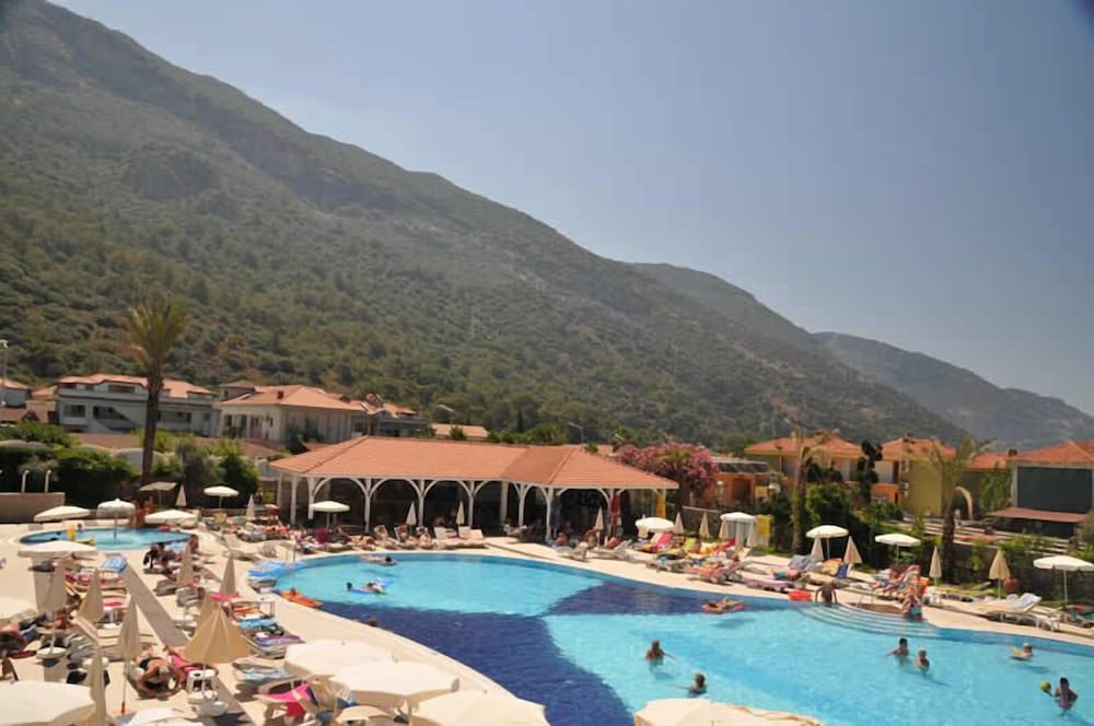 Montebello Resort & Spa – All Inclusive — Swimming pool in Fethiye, Mugla
