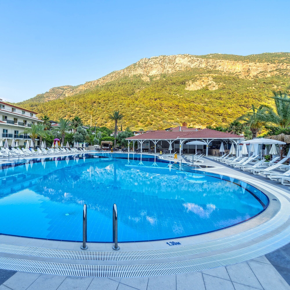 Montebello Resort & Spa – All Inclusive — Swimming pool in Fethiye, Mugla
