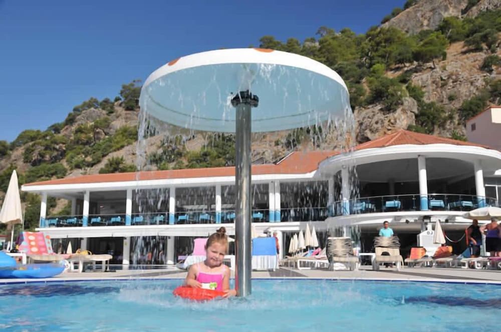 Montebello Resort & Spa – All Inclusive — Swimming pool in Fethiye, Mugla