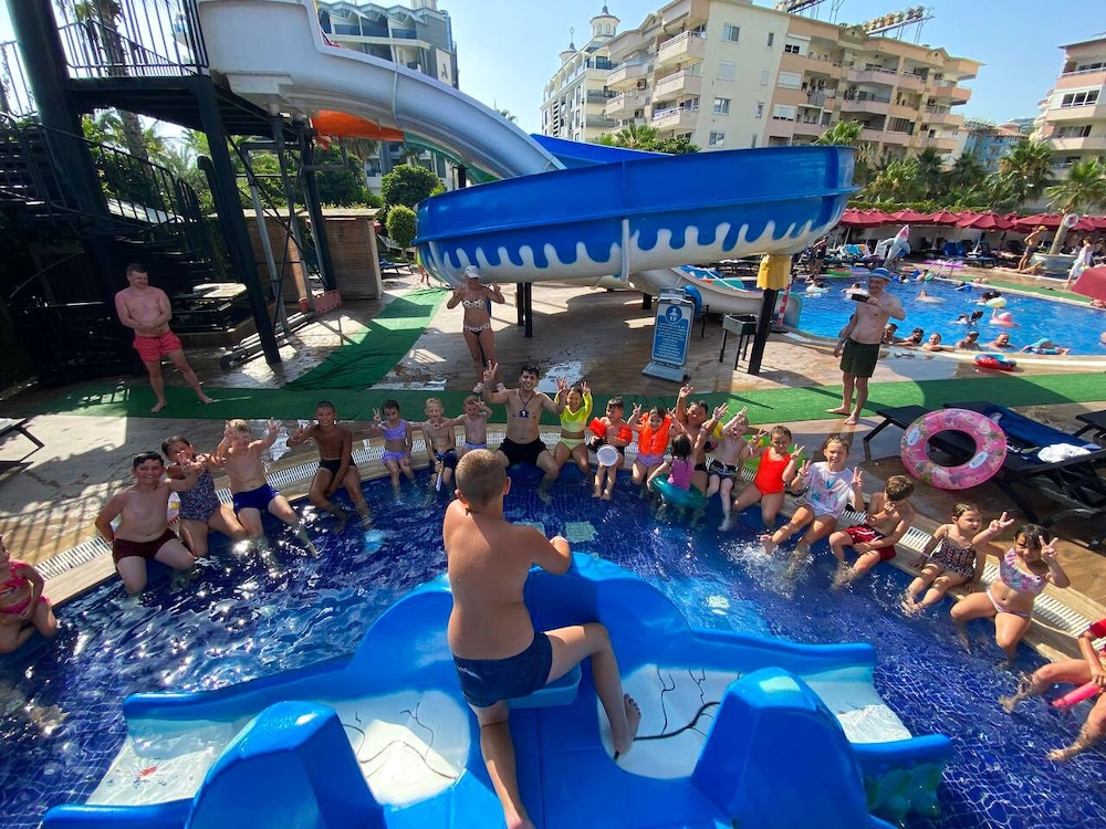 NoxInn Deluxe Hotel - All inclusive — Swimming pool in Alanya