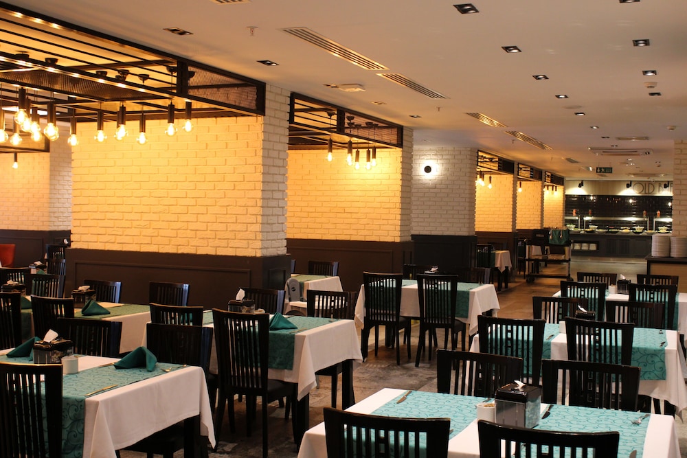 NoxInn Deluxe Hotel - All inclusive — Restaurant & bars in Alanya