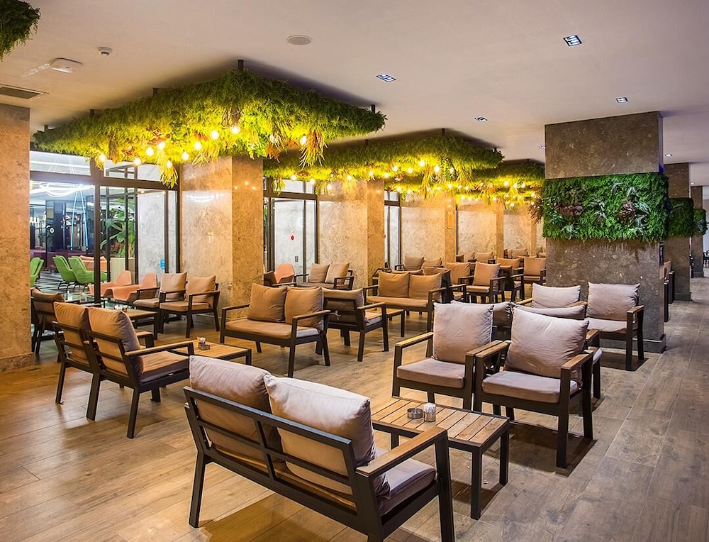 NoxInn Deluxe Hotel - All inclusive — Restaurant & bars in Alanya