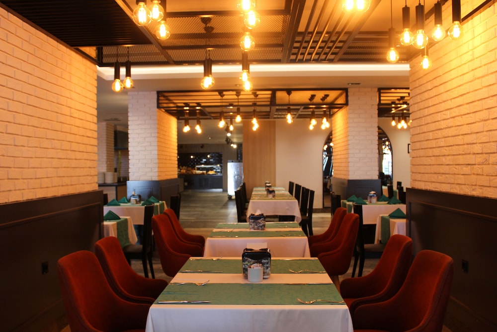 NoxInn Deluxe Hotel - All inclusive — Restaurant & bars in Alanya