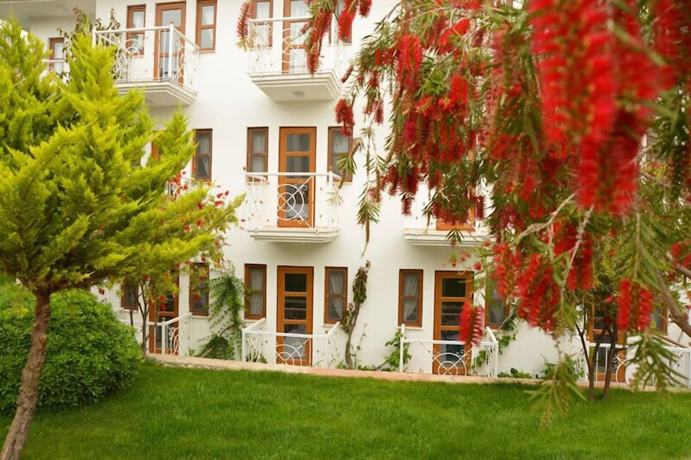White Hotel — Hotel building in Fethiye, Mugla