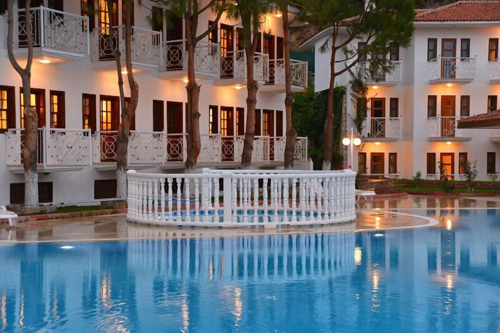White Hotel — Hotel building in Fethiye, Mugla