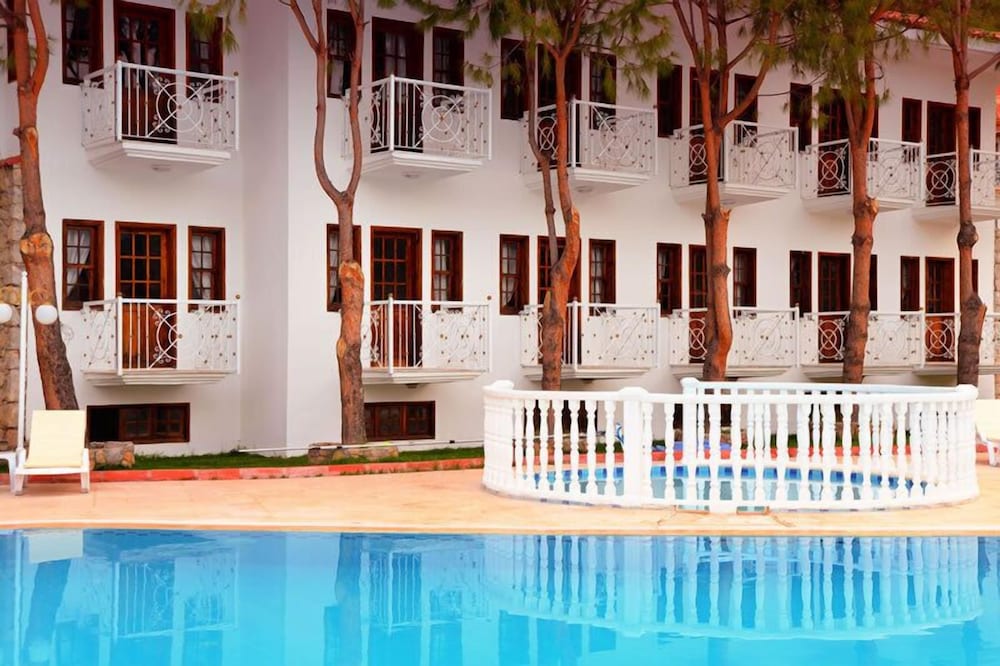 White Hotel — Hotel building in Fethiye, Mugla