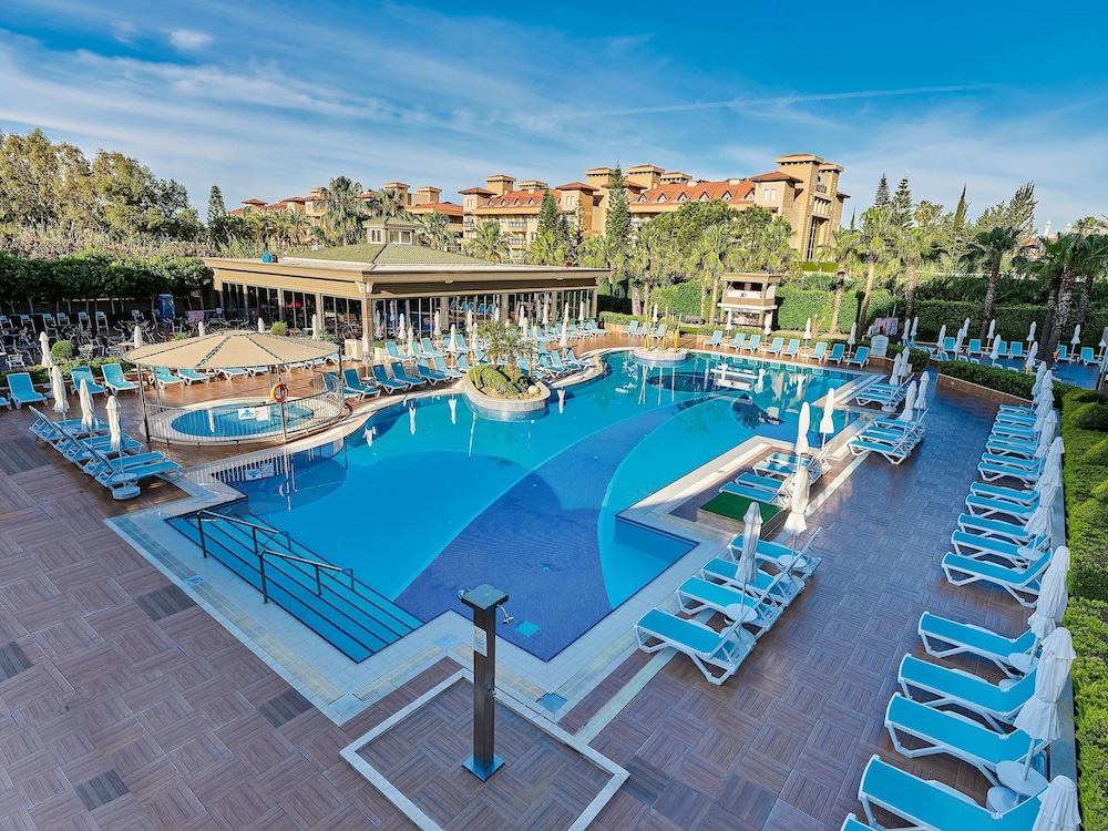 Luna Blanca Resort & Spa - All Inclusive — Swimming pool in Side