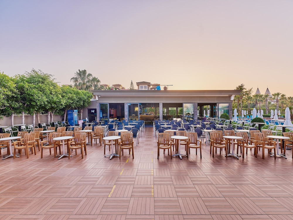 Luna Blanca Resort & Spa - All Inclusive — Restaurant & bars in Side