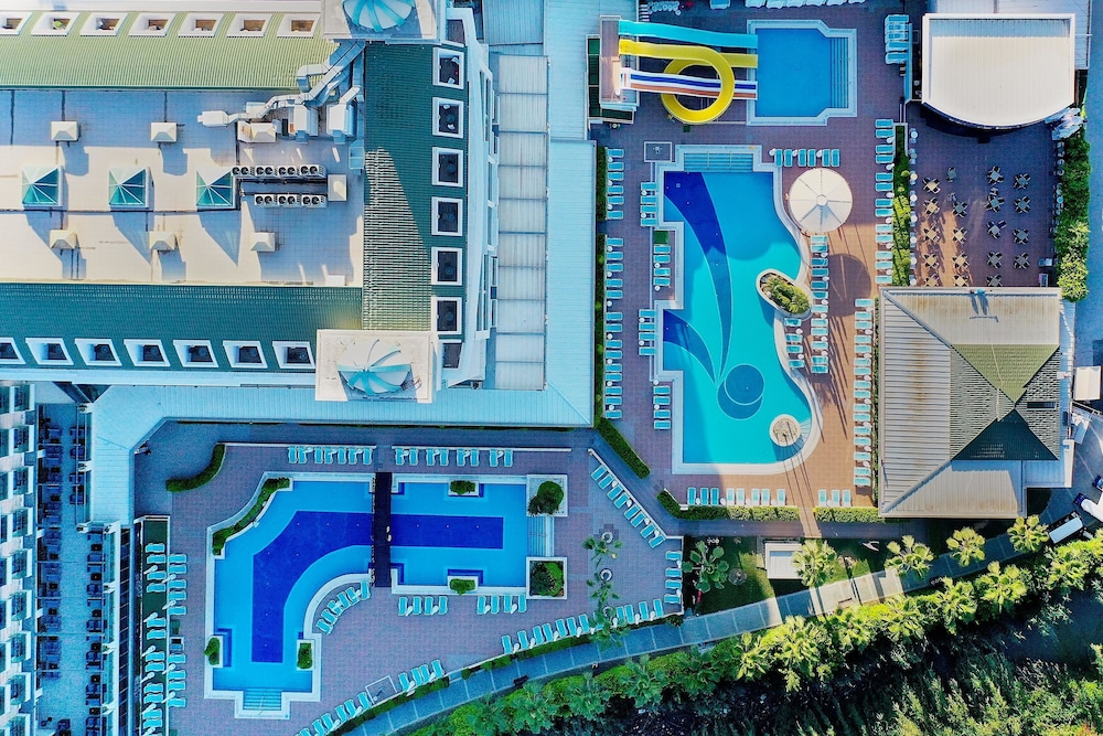 Luna Blanca Resort & Spa - All Inclusive — Swimming pool in Side