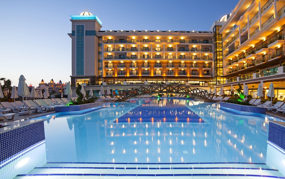 Luna Blanca Resort & Spa - All Inclusive — Hotel building in Side