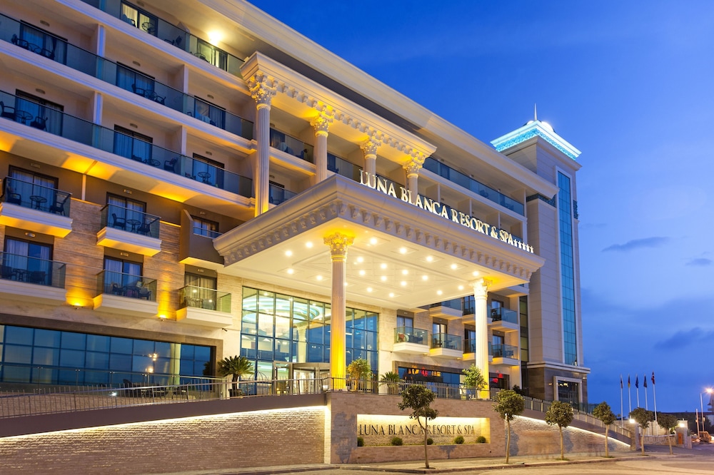 Luna Blanca Resort & Spa - All Inclusive — Hotel building in Side