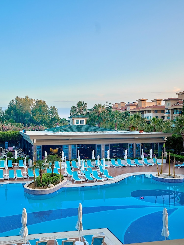 Luna Blanca Resort & Spa - All Inclusive — Swimming pool in Side