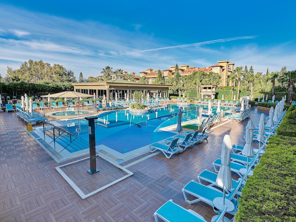 Luna Blanca Resort & Spa - All Inclusive — Swimming pool in Side