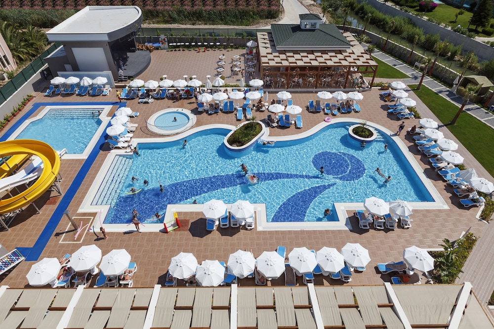 Luna Blanca Resort & Spa - All Inclusive — Swimming pool in Side