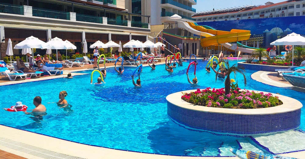 Luna Blanca Resort & Spa - All Inclusive — Swimming pool in Side