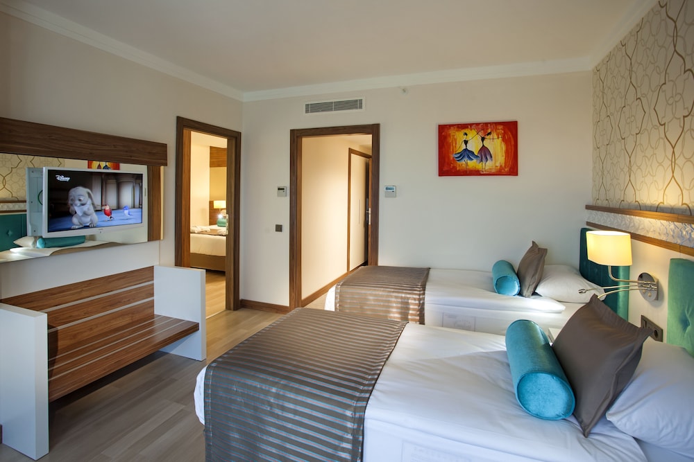 Luna Blanca Resort & Spa - All Inclusive — Hotel rooms in Side