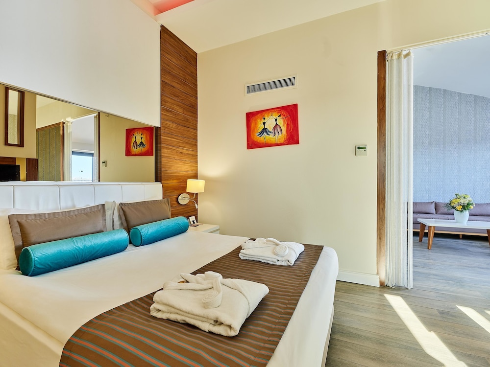 Luna Blanca Resort & Spa - All Inclusive — Hotel rooms in Side