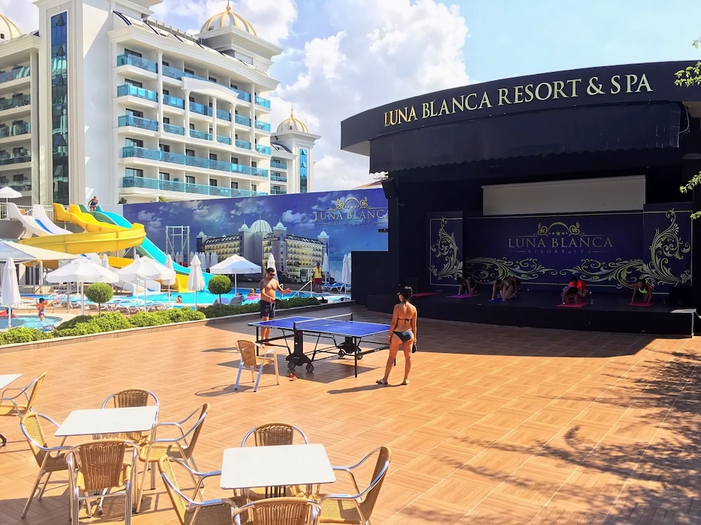 Luna Blanca Resort & Spa - All Inclusive — Hotel building in Side