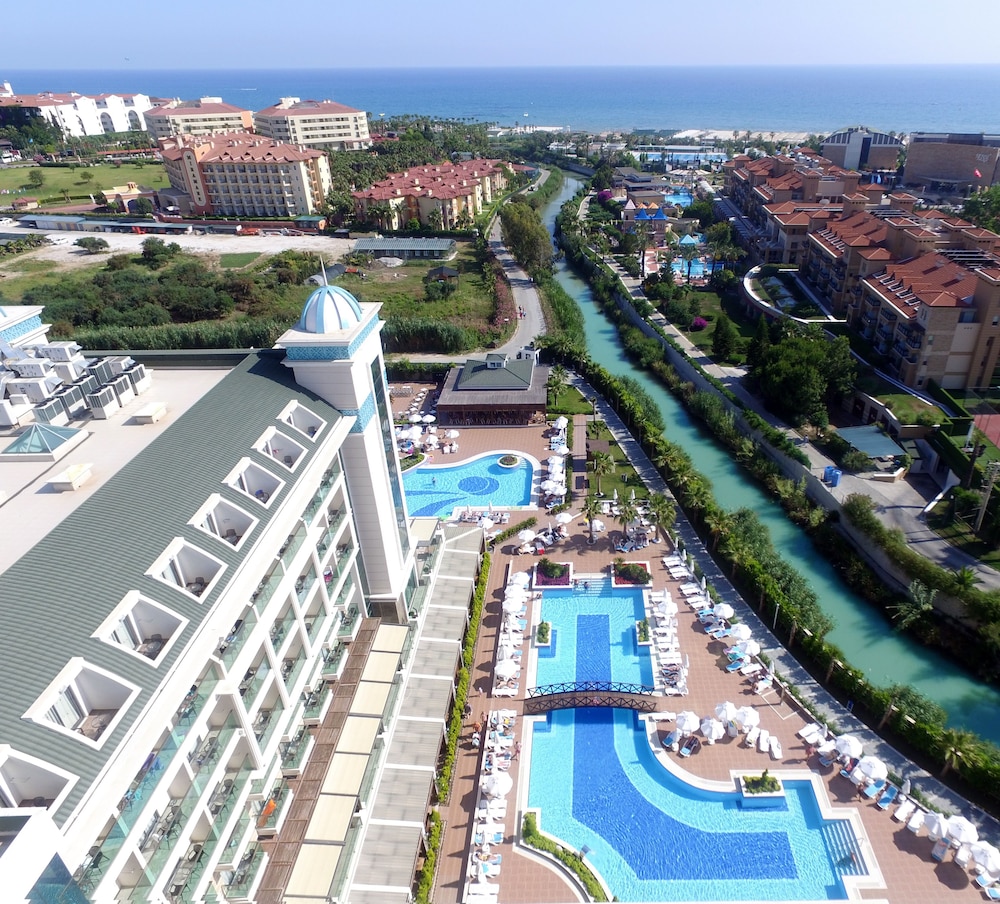 Luna Blanca Resort & Spa - All Inclusive — Swimming pool in Side