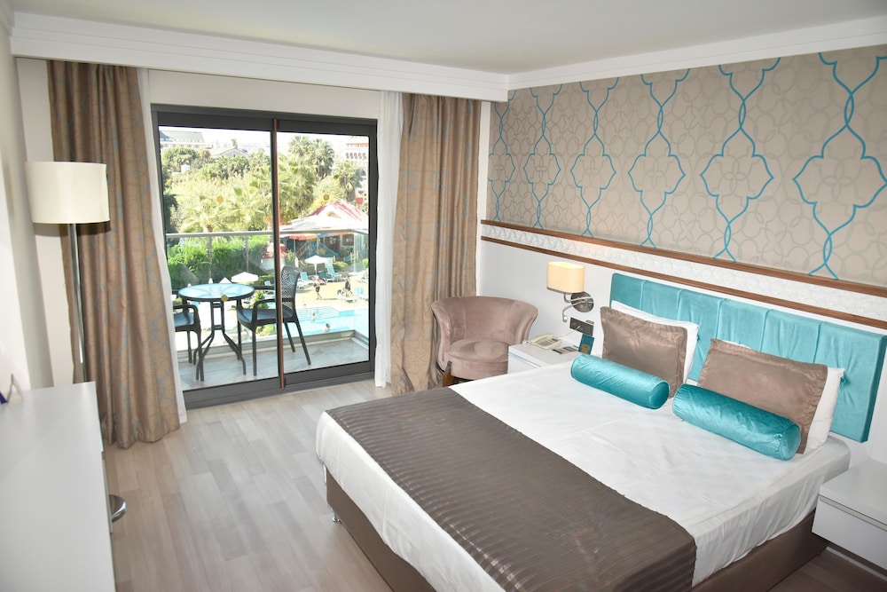 Luna Blanca Resort & Spa - All Inclusive — Hotel rooms in Side