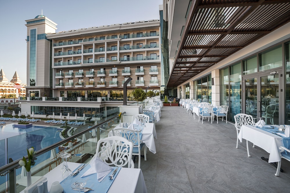 Luna Blanca Resort & Spa - All Inclusive — Restaurant & bars in Side