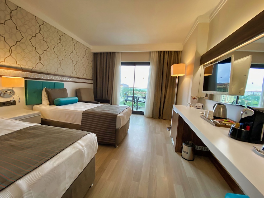 Luna Blanca Resort & Spa - All Inclusive — Hotel rooms in Side