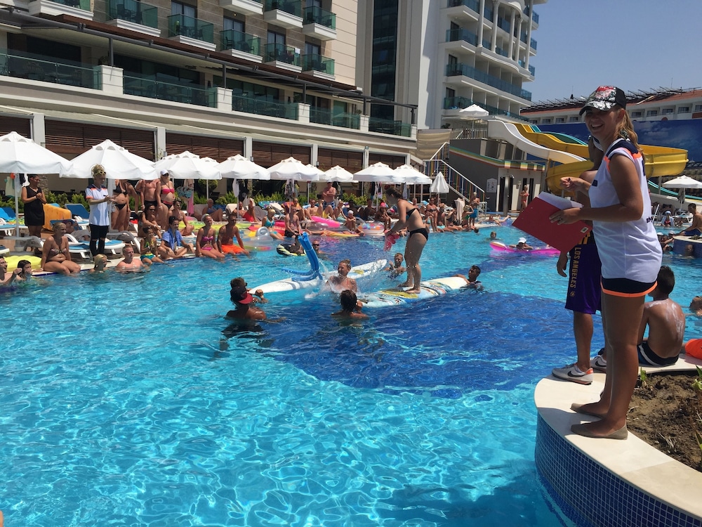 Luna Blanca Resort & Spa - All Inclusive — Swimming pool in Side