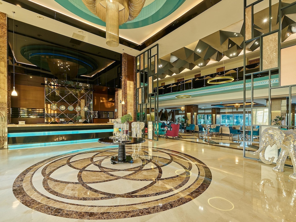 Luna Blanca Resort & Spa - All Inclusive — Hotel building in Side