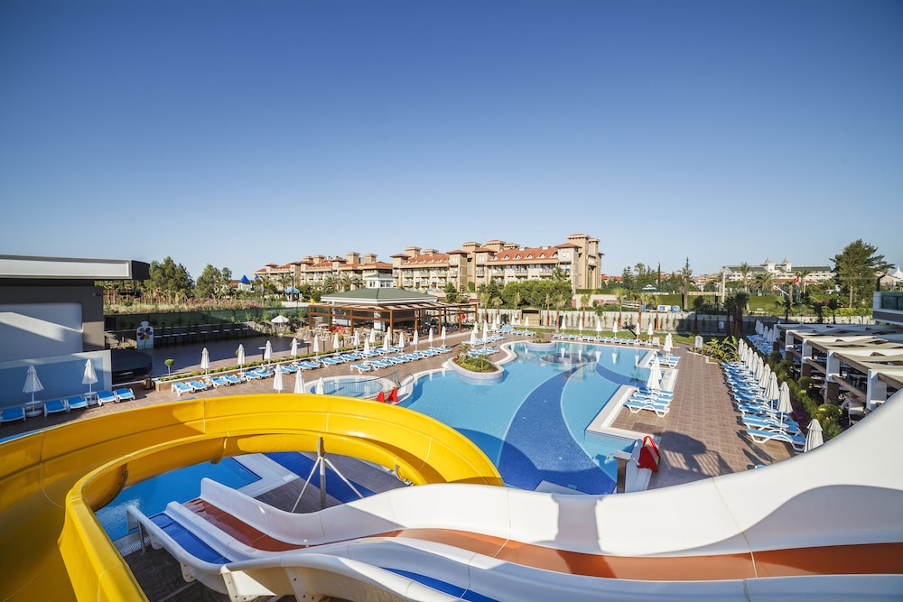 Luna Blanca Resort & Spa - All Inclusive — Swimming pool in Side