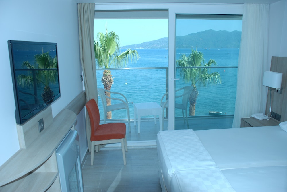 Begonville Beach Hotel - Adults Only — Hotel rooms in Marmaris, Mugla
