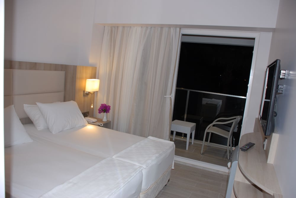 Begonville Beach Hotel - Adults Only — Hotel rooms in Marmaris, Mugla