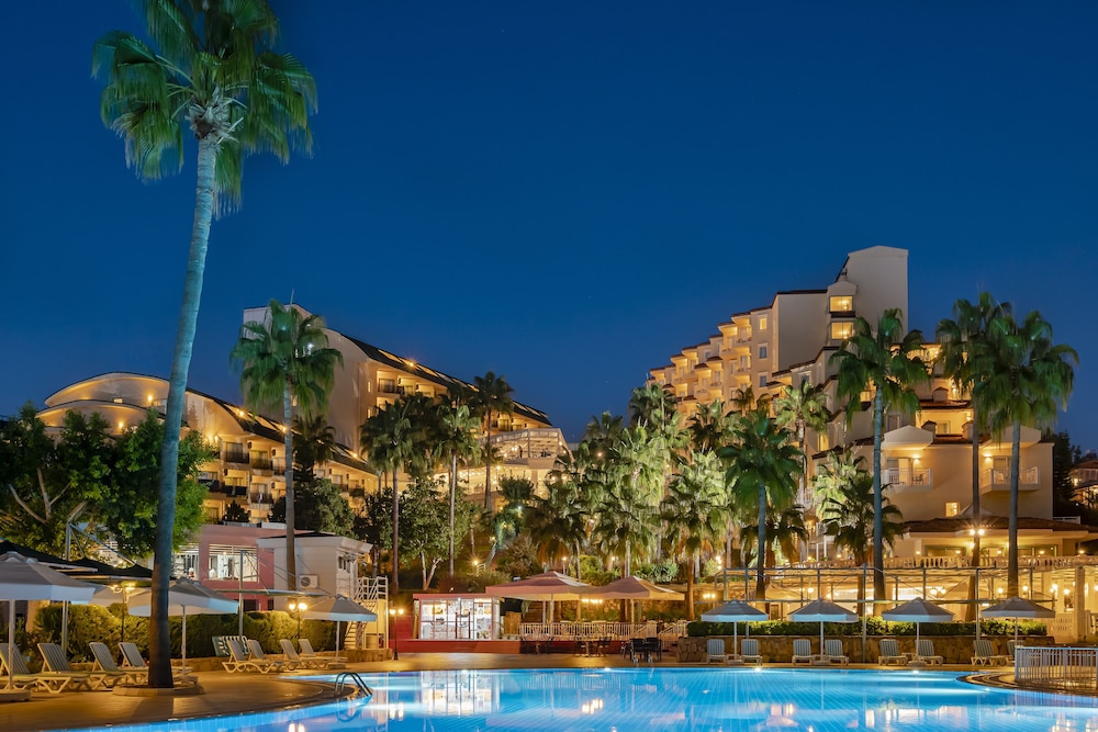 Iz Flower Side Beach Hotel - All Inclusive — Swimming pool in Side