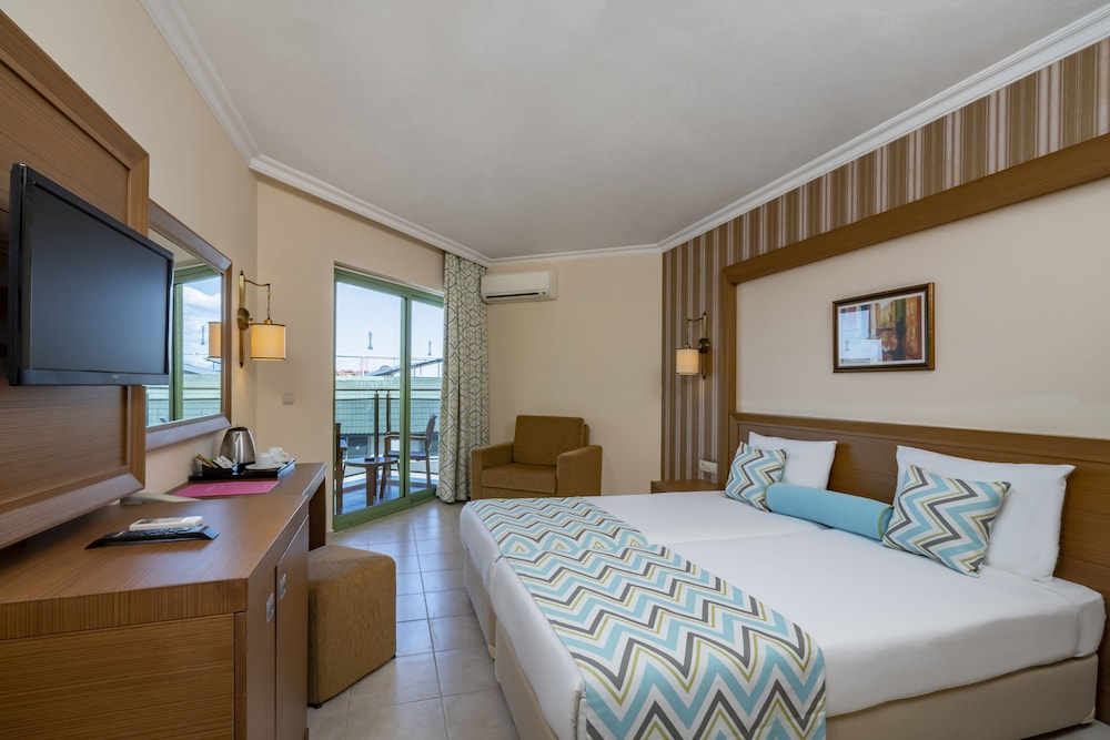 Iz Flower Side Beach Hotel - All Inclusive — Hotel rooms in Side