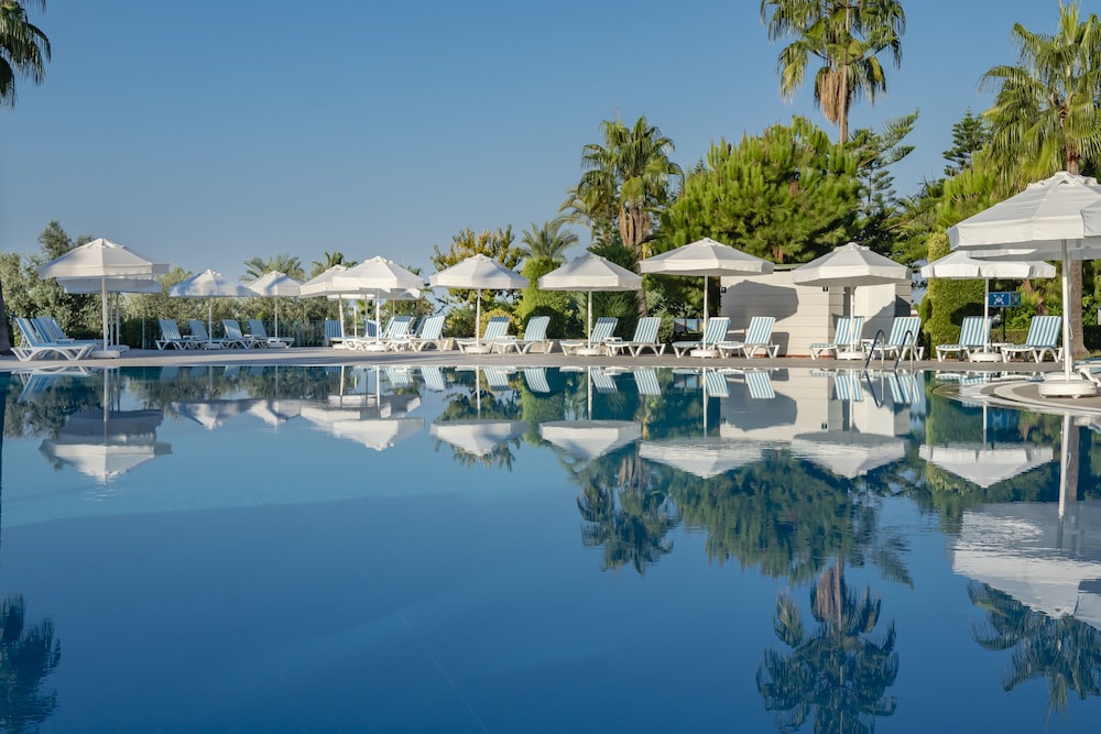 Iz Flower Side Beach Hotel - All Inclusive — Swimming pool in Side