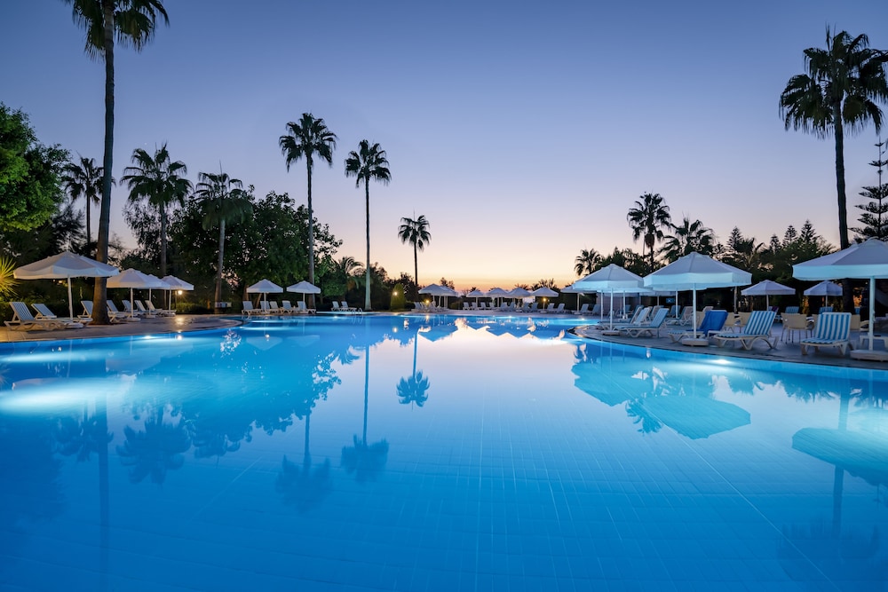 Iz Flower Side Beach Hotel - All Inclusive — Swimming pool in Side