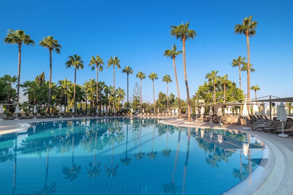 Iz Flower Side Beach Hotel - All Inclusive — Swimming pool in Side