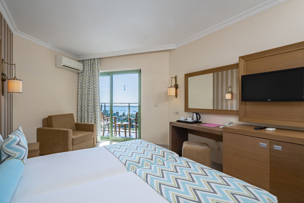 Iz Flower Side Beach Hotel - All Inclusive — Hotel rooms in Side