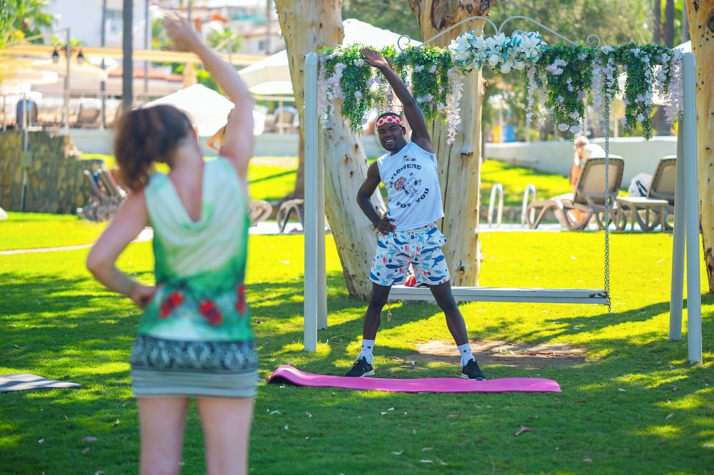 Iz Flower Side Beach Hotel - All Inclusive — Sports & recreation in Side