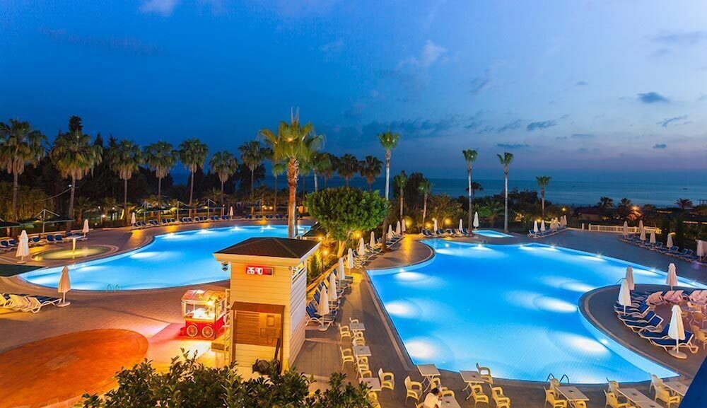 Iz Flower Side Beach Hotel - All Inclusive — Swimming pool in Side