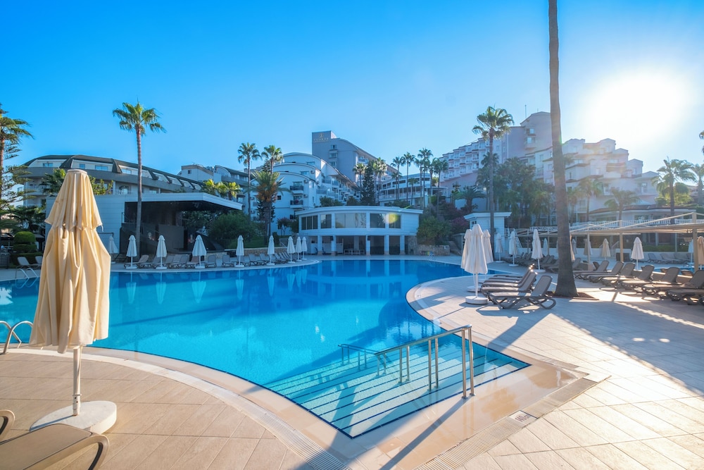 Iz Flower Side Beach Hotel - All Inclusive — Swimming pool in Side