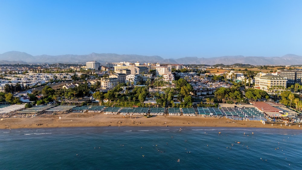 Iz Flower Side Beach Hotel - All Inclusive — Beach in Side
