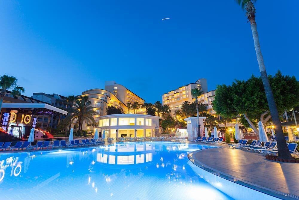 Iz Flower Side Beach Hotel - All Inclusive — Swimming pool in Side