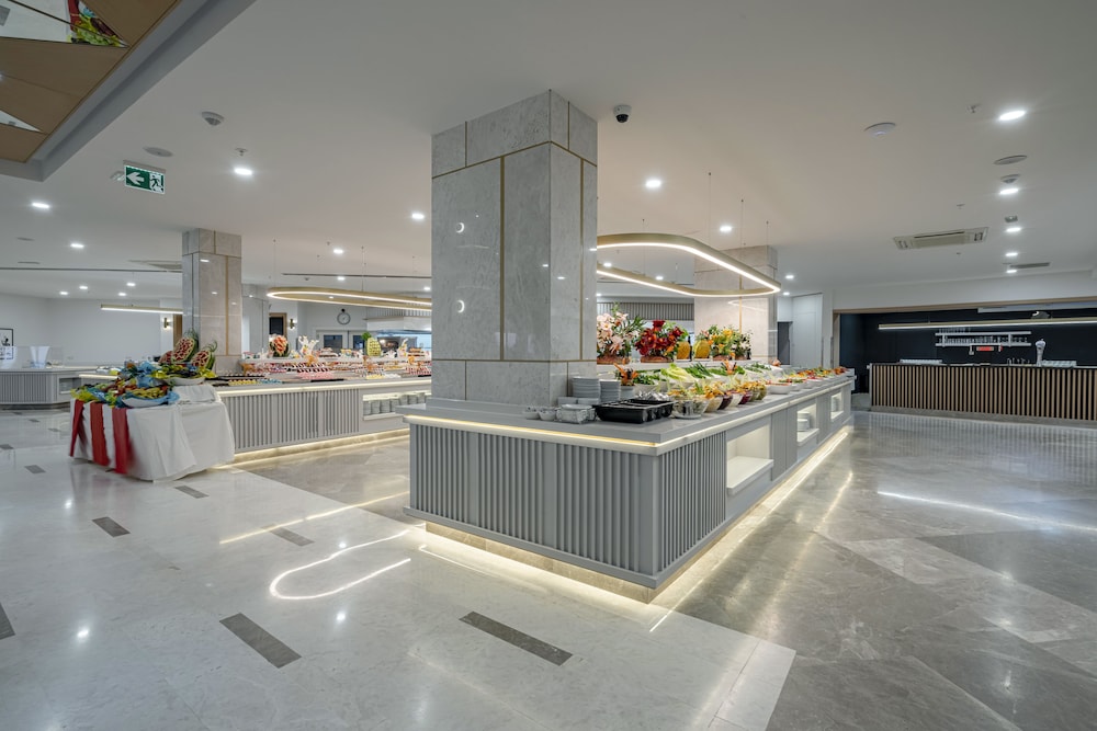 Iz Flower Side Beach Hotel - All Inclusive — Restaurant & bars in Side
