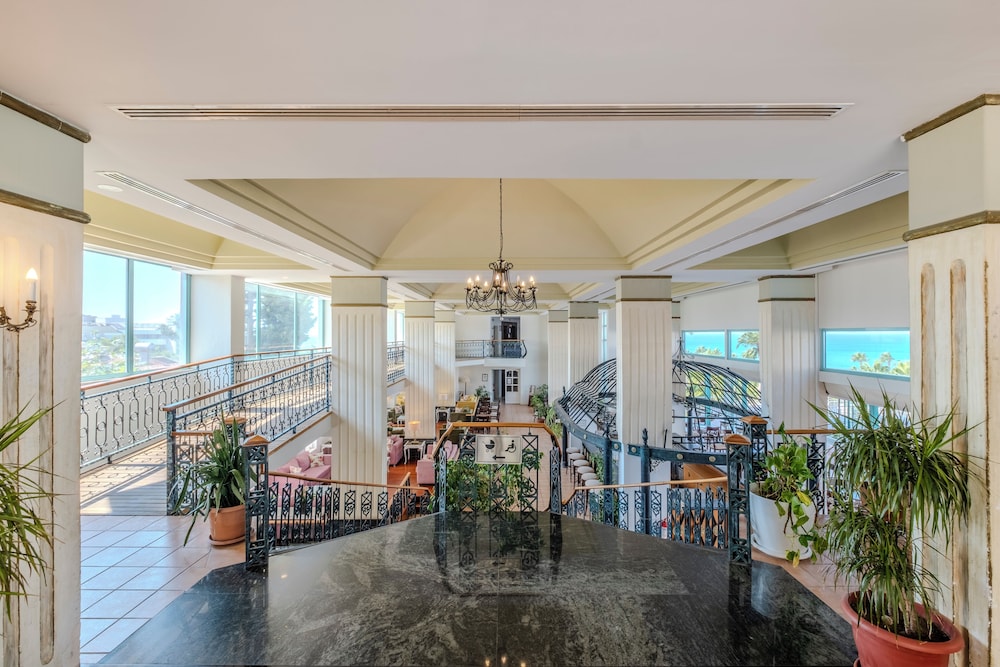 Iz Flower Side Beach Hotel - All Inclusive — Restaurant & bars in Side